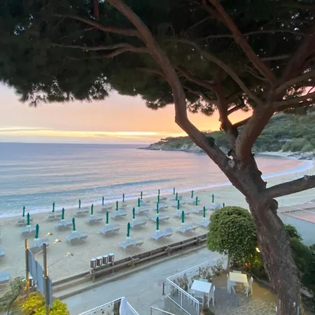 Lorenza E Mini מלון Spiaggia di Cavoli