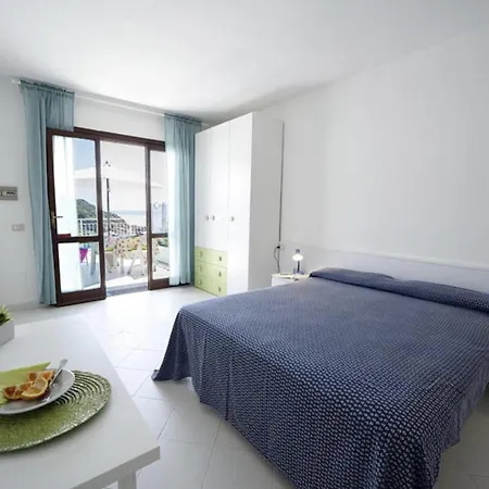 Hotel Lorenza E Mini Spiaggia di Cavoli