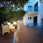 Hotel Lorenza E Mini Spiaggia di Cavoli