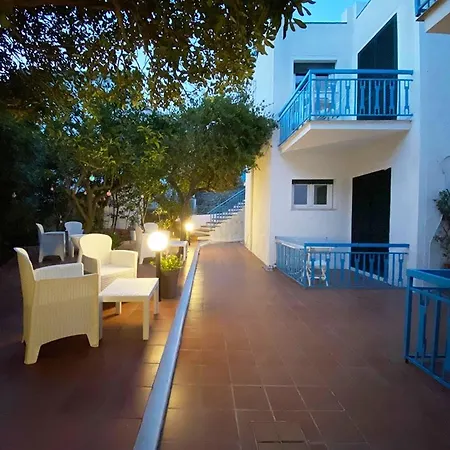 Hotel Lorenza E Mini Spiaggia di Cavoli