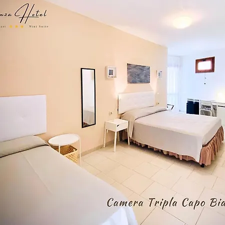 Hotel Lorenza E Mini Spiaggia di Cavoli