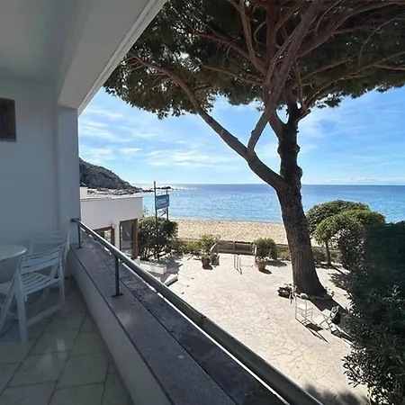 Lorenza E Mini Spiaggia di Cavoli