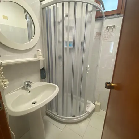 Lorenza E Mini Spiaggia di Cavoli