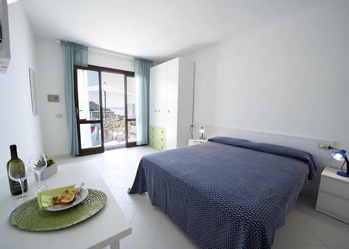 Hotel Lorenza E Mini Spiaggia di Cavoli